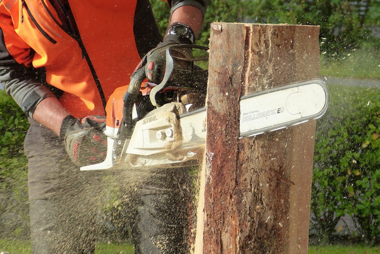 AHCMOM213 – Operate and maintain chainsaws